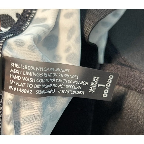 Torrid Women's Underwire Black and White Peplum Swim Top NWT Sz 1X (14-16) - Picture 10 of 13